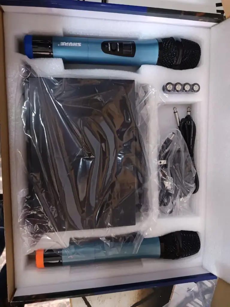 SHURE WIRELESS MICROPHONE KIT