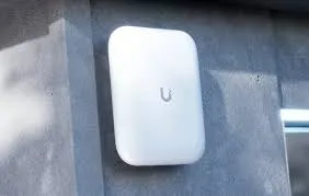 UBIQUITI / UNIFI U7 PRO/PROFESSIONAL ACCESS POINT OUTDOOR WIFI DUAL BAND WIFI 7 GEN | 6 GHZ BAND 5.7 GB/SEC, 2.4 GHZ BAND 688 MB/SEC THROUGHPUT RATE UP TO 300+ CLIENT, SGCC STEEL - WHITE